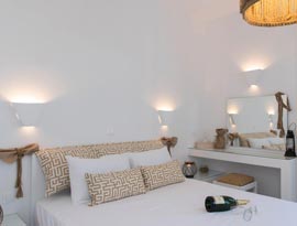 Κυρίως υπνοδωμάτιο με διπλό κρεβάτι