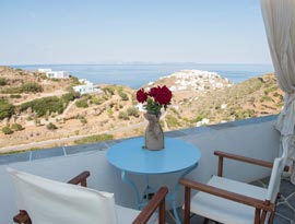 Μπαλκόνι με θέα στη θάλασσα και στο Κάστρο