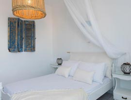 Δίκλινο δωμάτιο με διπλό κρεβάτι