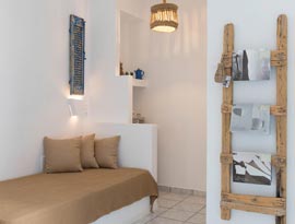 Τρίκλινο δωμάτιο με καναπέ κρεβάτι