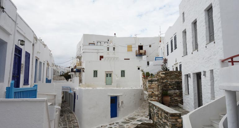 Η κεντρική πλατεία του Κάστρου στη Σίφνο